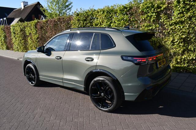 Volkswagen TIGUAN 1.5 eHybrid R-Line, BLACK ED. TREKH. PANO.