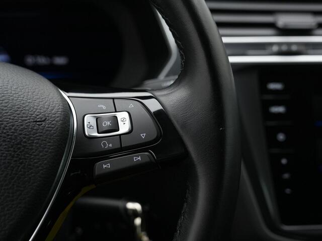 Volkswagen TIGUAN 1.4 TSI 150 pk DSG ACT Highline | Trekhaak | Discover Pro | Achteruitrijcamera | Adaptive Cruise | Stoelverwarming