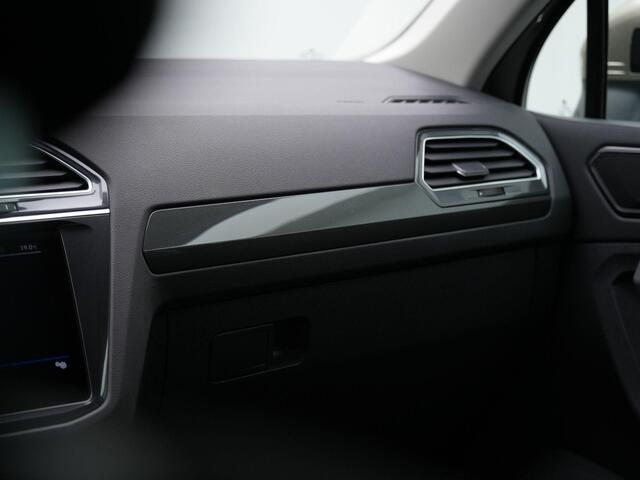 Volkswagen TIGUAN 1.4 TSI 150 pk DSG ACT Highline | Trekhaak | Discover Pro | Achteruitrijcamera | Adaptive Cruise | Stoelverwarming