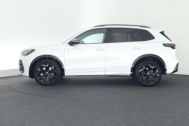 Volkswagen TIGUAN 1.5 eHybrid 204pk R-Line Edition Black Style Oryxwit Trekhaak 360Camera Leder Memory Stoel + Stuurverwarming Keyless Navigatie
