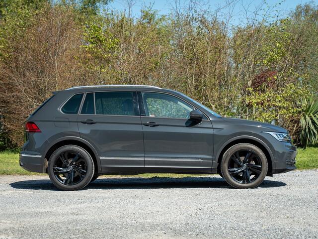 Volkswagen TIGUAN 1.5 TSI Life Business // PDC // Camera // Navigatie // Stuur en stoelverwarming