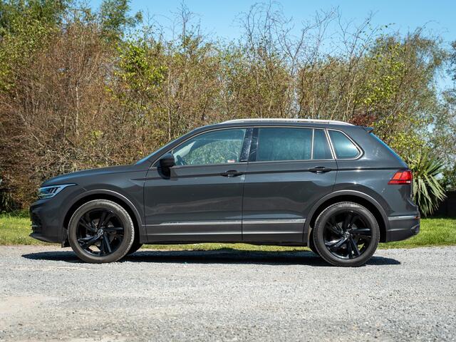 Volkswagen TIGUAN 1.5 TSI Life Business // PDC // Camera // Navigatie // Stuur en stoelverwarming