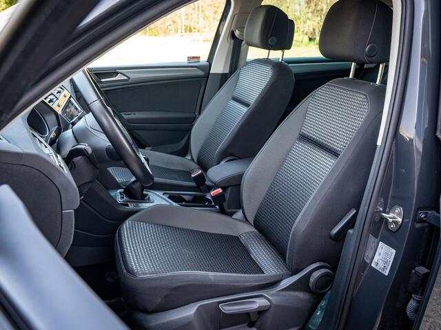 Volkswagen TIGUAN 1.5 TSI Life Business // PDC // Camera // Navigatie // Stuur en stoelverwarming