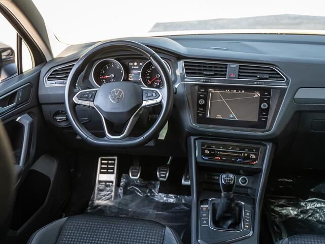 Volkswagen TIGUAN 1.5 TSI Life Business // PDC // Camera // Navigatie // Stuur en stoelverwarming