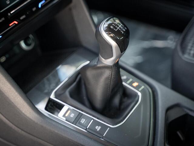 Volkswagen TIGUAN 1.5 TSI Life Business // PDC // Camera // Navigatie // Stuur en stoelverwarming