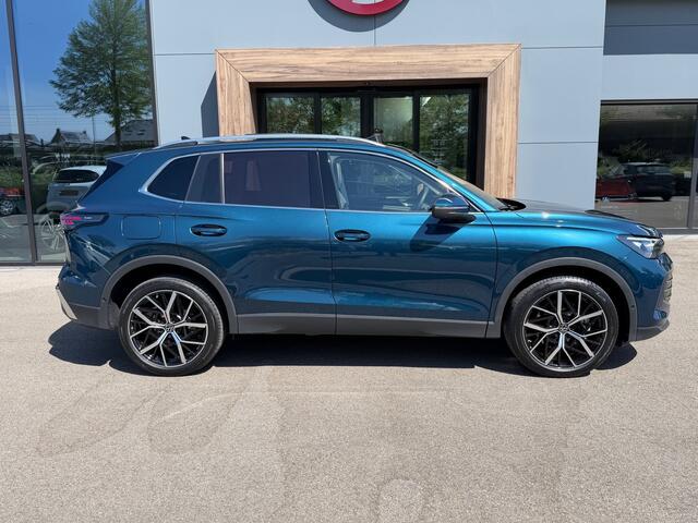 Volkswagen TIGUAN 1.5 eHybrid Elegance 204pk | Trekhaak | 360 Camera | Panoramadak | 20 Inch | Head up | Dode hoek | Elek. klep | incl. verlengde garantie