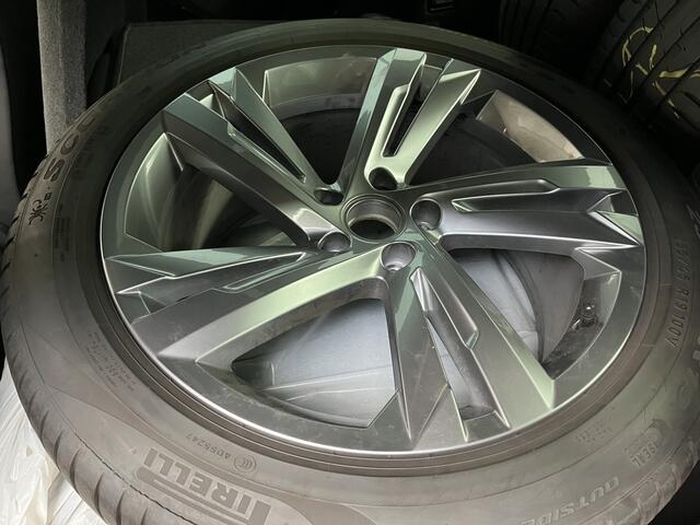 Volkswagen TIGUAN 1.5 TSI R-Line / AUTOMAAT/ PANODAK/ DIGITAL DASH/ CRUISE/ APP-CONNECT/ CLIMATE/ STOELVERWARMING/ PARK. SENSOREN/ 19" LMV