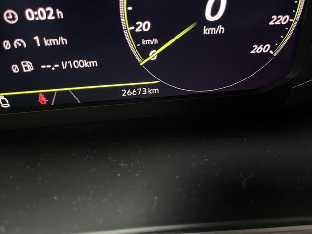 Volkswagen TIGUAN 1.5 TSI R-Line / AUTOMAAT/ PANODAK/ DIGITAL DASH/ CRUISE/ APP-CONNECT/ CLIMATE/ STOELVERWARMING/ PARK. SENSOREN/ 19" LMV