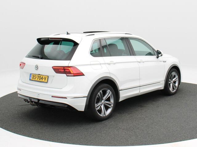 Volkswagen TIGUAN 1.5 TSi 150 Pk Automaat Highline Business R | Trekhaak | Panoramadak | Stoelverwarming | Adaptive Cruise | Camera | CarPlay | Navigatie | 19 Inch