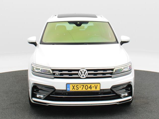 Volkswagen TIGUAN 1.5 TSi 150 Pk Automaat Highline Business R | Trekhaak | Panoramadak | Stoelverwarming | Adaptive Cruise | Camera | CarPlay | Navigatie | 19 Inch