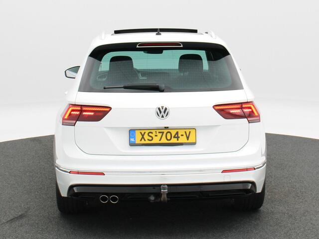 Volkswagen TIGUAN 1.5 TSi 150 Pk Automaat Highline Business R | Trekhaak | Panoramadak | Stoelverwarming | Adaptive Cruise | Camera | CarPlay | Navigatie | 19 Inch
