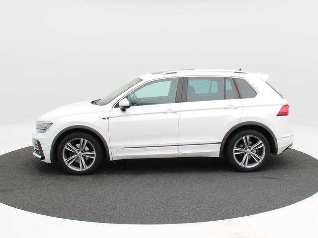 Volkswagen TIGUAN 1.5 TSi 150 Pk Automaat Highline Business R | Trekhaak | Panoramadak | Stoelverwarming | Adaptive Cruise | Camera | CarPlay | Navigatie | 19 Inch