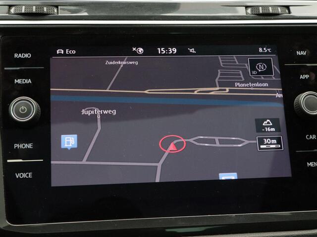 Volkswagen TIGUAN 1.5 TSi 150 Pk Automaat Highline Business R | Trekhaak | Panoramadak | Stoelverwarming | Adaptive Cruise | Camera | CarPlay | Navigatie | 19 Inch