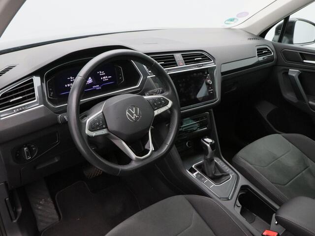 Volkswagen TIGUAN 1.5 TSi 150 Pk Automaat Elegance | Trekhaak | Panorama dak | Adaptive Cruise | Camera | Stoelverwarming | Matrix-Led | CarPlay | 18 Inch | 71.631 Km !!