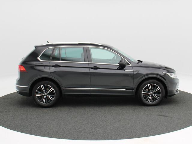 Volkswagen TIGUAN 1.5 TSi 150 Pk Automaat Elegance | Trekhaak | Panorama dak | Adaptive Cruise | Camera | Stoelverwarming | Matrix-Led | CarPlay | 18 Inch | 71.631 Km !!