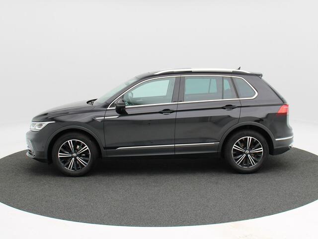 Volkswagen TIGUAN 1.5 TSi 150 Pk Automaat Elegance | Trekhaak | Panorama dak | Adaptive Cruise | Camera | Stoelverwarming | Matrix-Led | CarPlay | 18 Inch | 71.631 Km !!