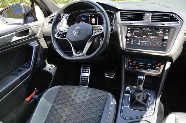 Volkswagen TIGUAN Allspace 1.5 TSI R-Line Business+ 7 Persoons. Automaat/Navi/Pdc/Ecc/Achteruitrijcamera/Panoramadak/Stoel&Stuur verwarming/Virtueel dashboard/Privacy-Glass/Cr-Controle/19-Inc Lmv/Trekhaak-wegklapbaar