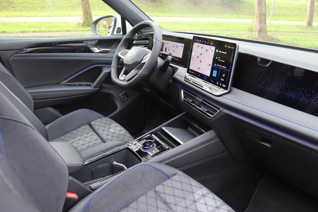 Volkswagen TIGUAN 1.5 eHybrid 272pk R-Line Pano/IQ.Light/360/Keyless/ACC/DCC/ErgoActive/ Dodehoek/20"/Trekhaak wegkl.