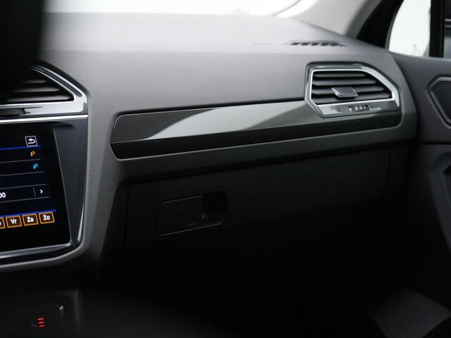 Volkswagen TIGUAN 1.4 TSI 245 pk eHybrid Elegance | Discover Pro | 360 Camera | IQ Light | Stuur-/stoelverwarming | Side Assist