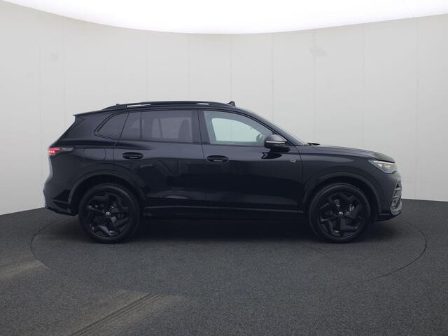 Volkswagen TIGUAN 1.5eHybrid 200kW/272PK R-Line Black Style · Panoramadak · Apple/Android Car Play · 360°Camera + Parkeersensoren · Garantie t/m 04-11-2026