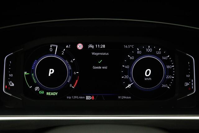 Volkswagen TIGUAN 1.4 TSI eHybrid | SOH 90% | DAB | APPLE | NAVIGATIE | DRAADLOZE LADER | CAMERA