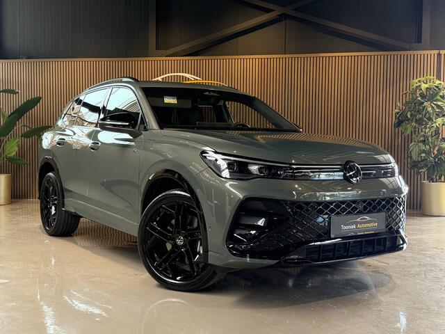 Volkswagen TIGUAN 1.5 eHybrid R-Line Edition 272 PK Cipressino Green Volleder interieur Panorama Navigatie Sfeerverlichting lmv volledig led verlichting El,trekhaak