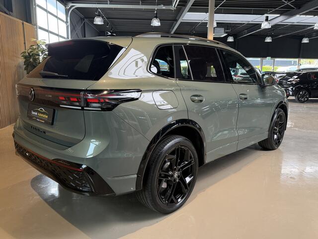 Volkswagen TIGUAN 1.5 eHybrid R-Line Edition 272 PK Cipressino Green Volleder interieur Panorama Navigatie Sfeerverlichting lmv volledig led verlichting El,trekhaak