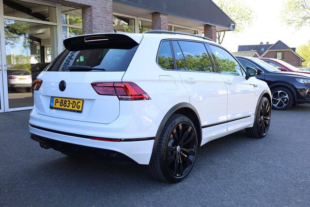 Volkswagen TIGUAN 2.0 TSI 4Motion Highline R-LINE TREKHAAK ELEC.UITKLAPBAAR PANO STOELVERW. ADAPTIVE-CRUISE CARPLAY NAVI CLIMA ELEC-KLEP 2XPDC 21''LMV NETTE AUTO!