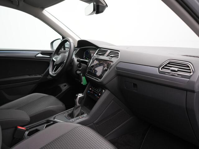 Volkswagen TIGUAN 1.4 TSI eHybrid Active PHEV 245pk Dealer O.H. | Trekhaak Af Fabriek | Adaptive Cruise | Camera | Stoelen & Stuur Verwarmd | Apple Carplay | Navigatie | Virtual Cockpit | DAB | Plug In Hybrid |