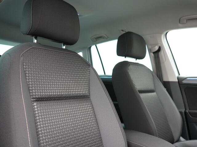 Volkswagen TIGUAN 1.4 TSI eHybrid Active PHEV 245pk Dealer O.H. | Trekhaak Af Fabriek | Adaptive Cruise | Camera | Stoelen & Stuur Verwarmd | Apple Carplay | Navigatie | Virtual Cockpit | DAB | Plug In Hybrid |