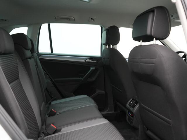 Volkswagen TIGUAN 1.4 TSI eHybrid Active PHEV 245pk Dealer O.H. | Trekhaak Af Fabriek | Adaptive Cruise | Camera | Stoelen & Stuur Verwarmd | Apple Carplay | Navigatie | Virtual Cockpit | DAB | Plug In Hybrid |