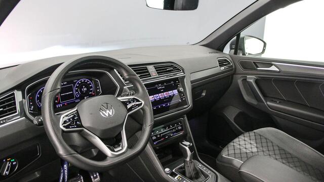 Volkswagen TIGUAN R-Line 1.5 TSI 150pk DSG Automaat Trekhaak, Panoramadak, Adaptive cruise control, Achteruitrijcamera, Navigatie, Elektrische achterklep
