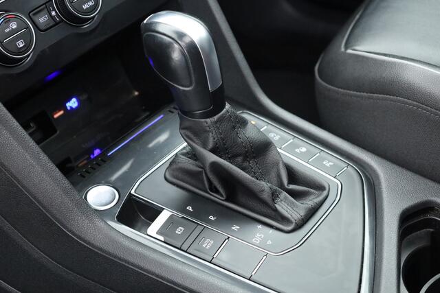 Volkswagen TIGUAN Allspace 1.5 TSI R-Line ext. 7p. DSG | Pano | 360cam | Digi. Dashboard | Elek. Trekhaak | Leder | All Season | Keyless | X