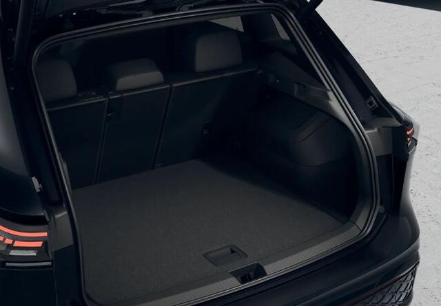 Volkswagen TIGUAN 1.5 eHybrid 204PK DSG R-Line Edition / Black Style / Trekhaak / Panoramadak / 20'' LMV / VW