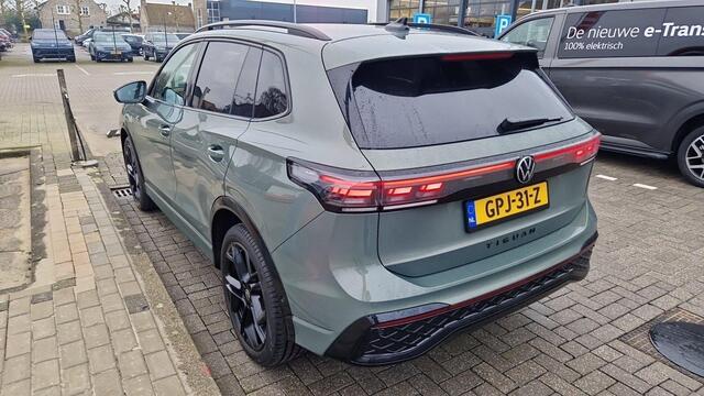 Volkswagen TIGUAN 1.5 eHybrid R-Line Business Lederen bekleding met elektrische stoelverstelling + geheugen + ventilatie + verwarming, black style, comfort plus, trekhaak, multimedia pakket plus met o.a. harman en kardon head up display, assistentie pakket plus met rondom