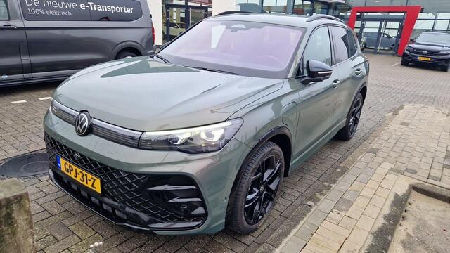 Volkswagen TIGUAN 1.5 eHybrid R-Line Business Lederen bekleding met elektrische stoelverstelling + geheugen + ventilatie + verwarming, black style, comfort plus, trekhaak, multimedia pakket plus met o.a. harman en kardon head up display, assistentie pakket plus met rondom