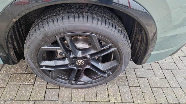 Volkswagen TIGUAN 1.5 eHybrid R-Line Business Lederen bekleding met elektrische stoelverstelling + geheugen + ventilatie + verwarming, black style, comfort plus, trekhaak, multimedia pakket plus met o.a. harman en kardon head up display, assistentie pakket plus met rondom