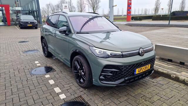 Volkswagen TIGUAN 1.5 eHybrid R-Line Business Lederen bekleding met elektrische stoelverstelling + geheugen + ventilatie + verwarming, black style, comfort plus, trekhaak, multimedia pakket plus met o.a. harman en kardon head up display, assistentie pakket plus met rondom