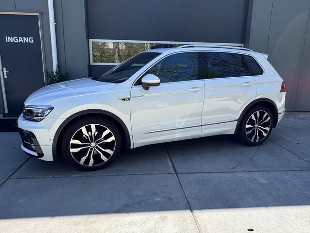 Volkswagen TIGUAN 1.5 TSI 150pk DSG ACT Highline Business R R-line Panorama Trekhaak Assistentie pakket Navigatie 20" Velgen