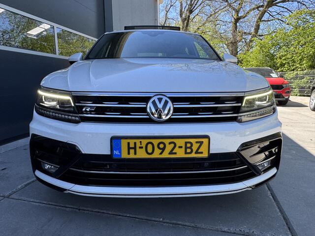 Volkswagen TIGUAN 1.5 TSI 150pk DSG ACT Highline Business R R-line Panorama Trekhaak Assistentie pakket Navigatie 20" Velgen