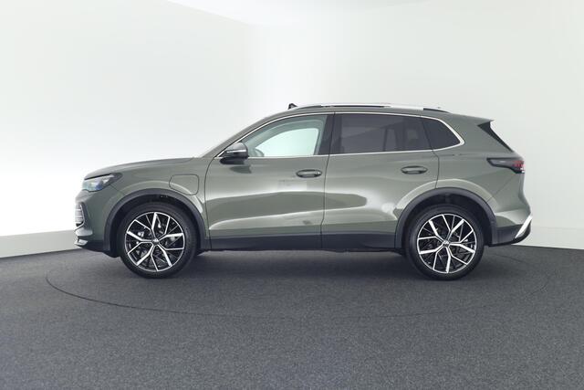 Volkswagen TIGUAN 1.5 eHybrid 204pk Elegance Trekhaak 360Camera Head-Up Stuur+Stoelverwarming Keyless Massage Panoramadak