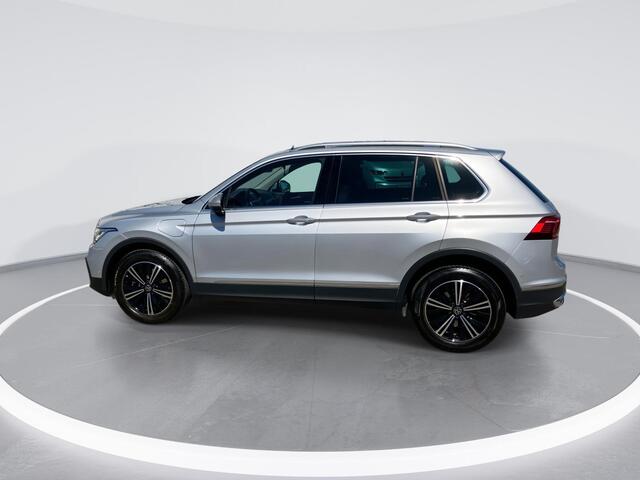 Volkswagen TIGUAN 1.4TSIeHybrid 180kW/245PK Elegance DSG · Leder · Panoramadak · 360°Camera + Parkeersensoren