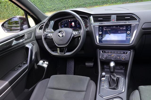 Volkswagen TIGUAN Allspace 1.5 TSI Highline Business R 7 Persoons. Automaat/Navi/Pdc/Ecc/Led/Virtual dashboard/Achteruitrijcamera/Panoramadak/Cr-Controle/19-Inch Lmv/Trekhaak elektrisch uitklapbaar/Stoelverwarming