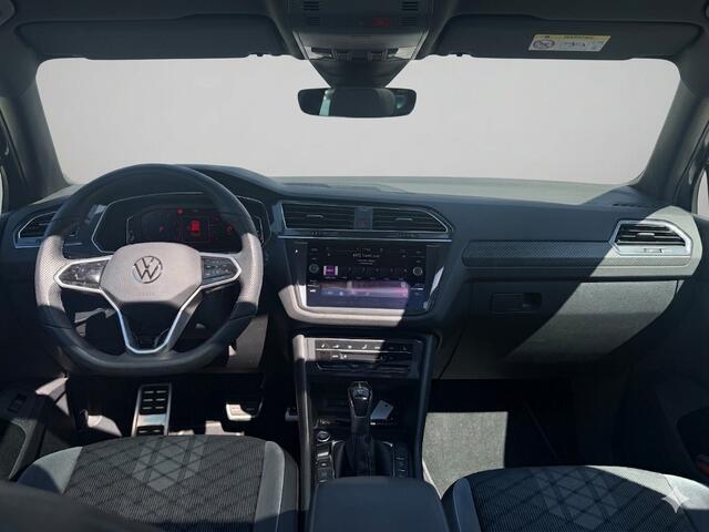 Volkswagen TIGUAN 1.5 TSI R-Line Business+ | Panoramadak | Matrix lampen | Dodehoek Detectie | Keyless | Winterpakket | Zwenkbare Trekhaak | Achteruitrijcamera |