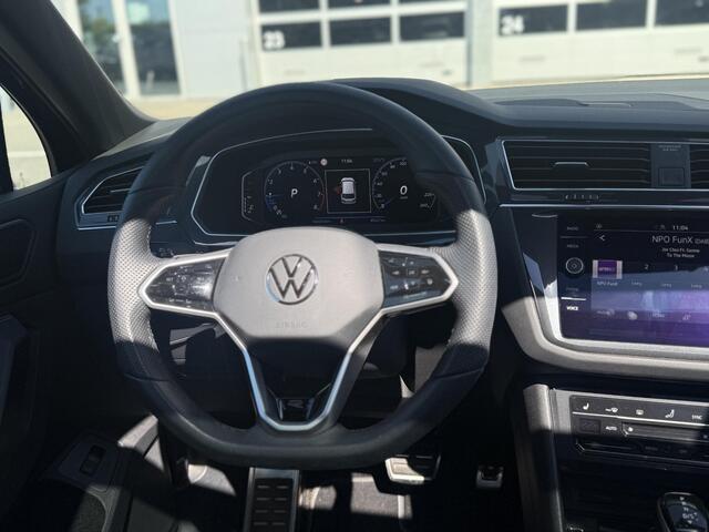 Volkswagen TIGUAN 1.5 TSI R-Line Business+ | Panoramadak | Matrix lampen | Dodehoek Detectie | Keyless | Winterpakket | Zwenkbare Trekhaak | Achteruitrijcamera |