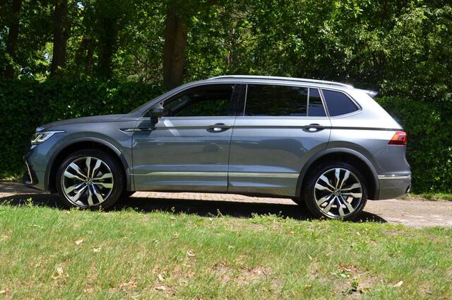 Volkswagen TIGUAN Allspace 1.5 TSI R-Line 7 Persoons. Automaat/Navi/Pdc/Ecc/Achteruitrijcamera/Panoramadak/Virtueel dashboard/Privacy-Glass/Cr-Controle/20-Inc Lmv/Trekhaak-Afnb