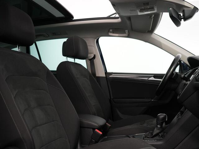 Volkswagen TIGUAN 1.4 TSI ACT Highline | Pano | Zwenkhaak | ACC | Winterpakket |
