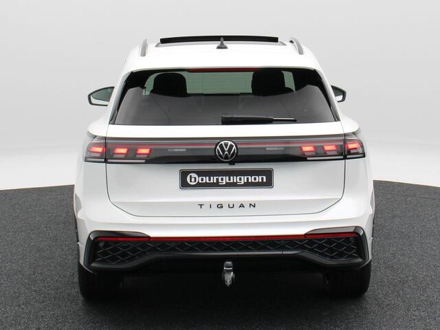 Volkswagen TIGUAN 1.5 eHybrid 272 Pk Automaat R-Line Edition | Black Style | Panoramadak | Stoelverwarming | Trekhaak | Adaptive Cruise | 360° Camera | CarPlay | 20 Inch | 13.549 Km !!