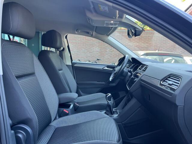 Volkswagen TIGUAN 1.5 TSI LIFE BUSINESS / NAVI / CARPLAY / CAMERA / TREKHAAK / STOEL+STUUR VERWARMING / DAB / LED / ADAP. CRUISE