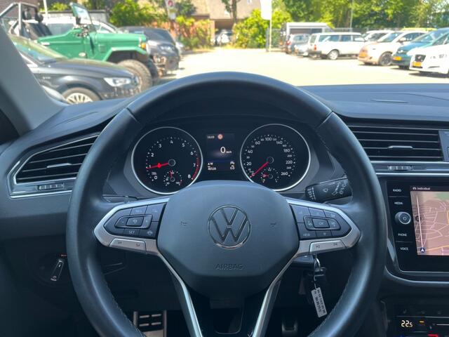 Volkswagen TIGUAN 1.5 TSI LIFE BUSINESS / NAVI / CARPLAY / CAMERA / TREKHAAK / STOEL+STUUR VERWARMING / DAB / LED / ADAP. CRUISE